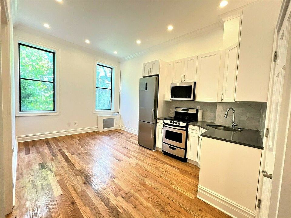 2nd image of 109 Park Pl #2B