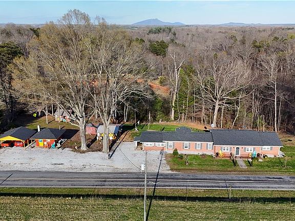 3rd image of 4797 Rockford Rd