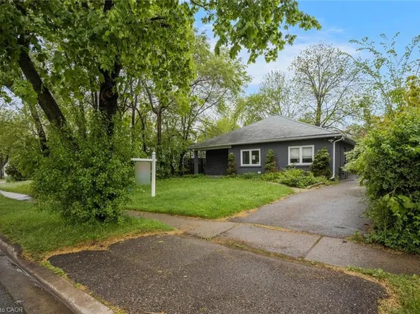 16 Woodward Ave, Brampton, ON L6V 1K1