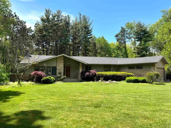 52177 Evergreen Rd, Granger, IN 46530