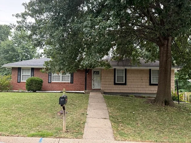 504 NW Wedgewood Dr
