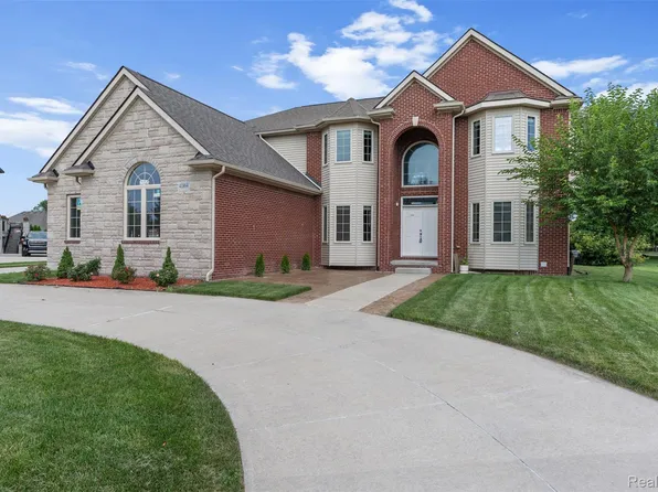 41864 Cardamon Dr, Sterling Heights, MI 48314