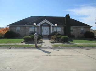 2 Coronado Dr, Centralia, IL 62801