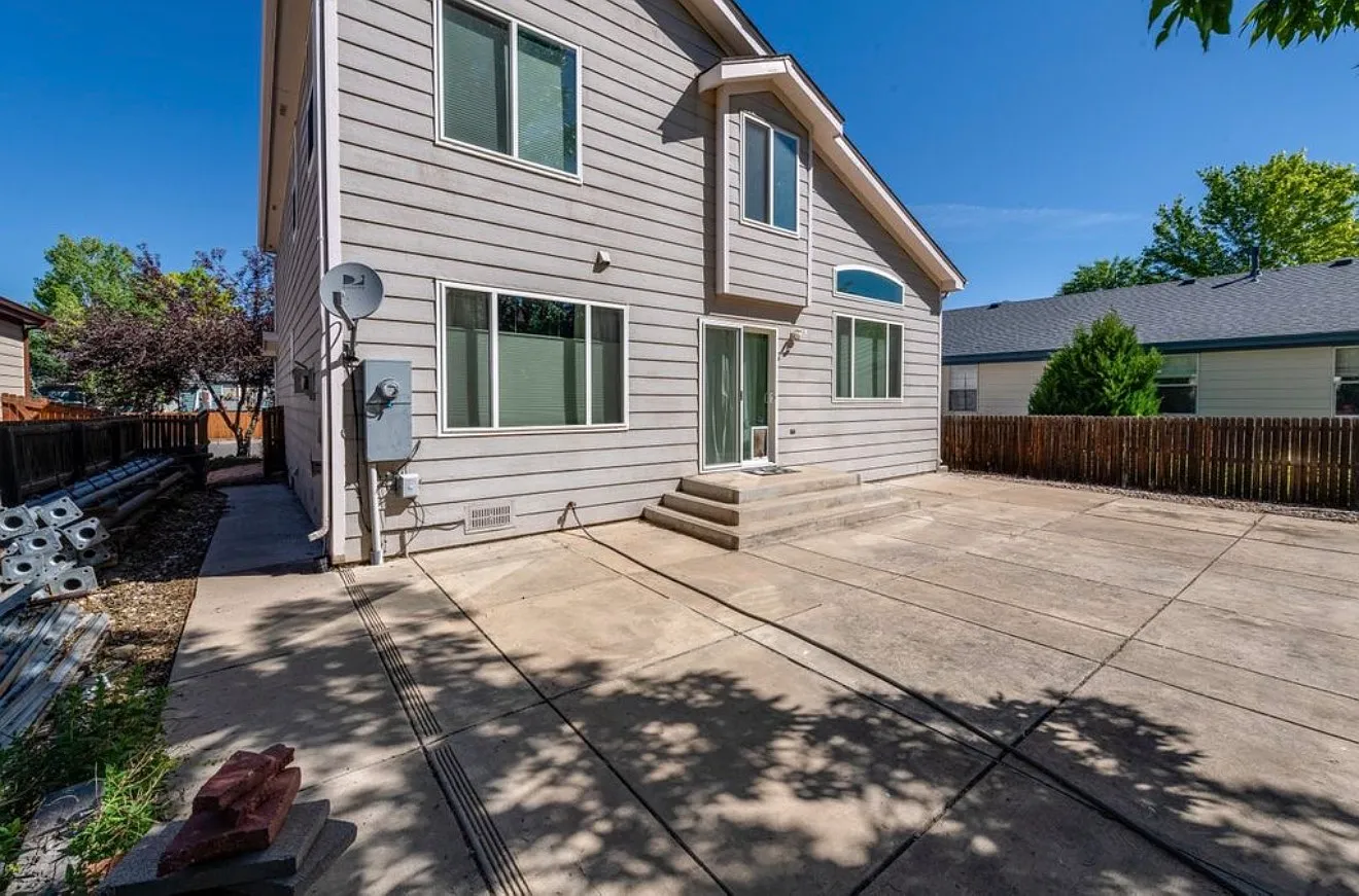 3 bed, 1824 sqft, $3,400 — Photo 2