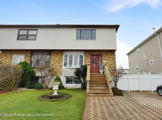 570 Naughton Ave, Staten Island, NY 10305