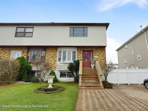 570 Naughton Ave, Staten Island, NY 10305