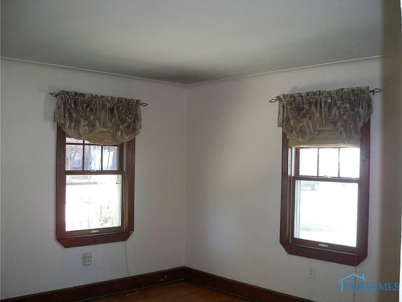 3rd image of 244 W Gramercy Ave