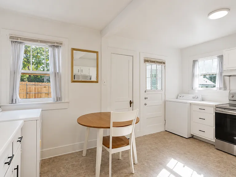 1003 Center St NW #B — Photo 8
