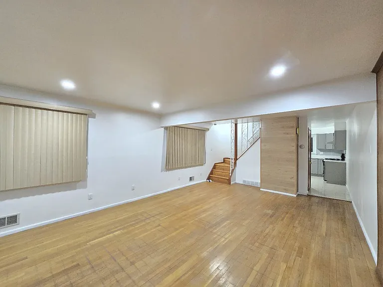 322 Sanilac St — Photo 9