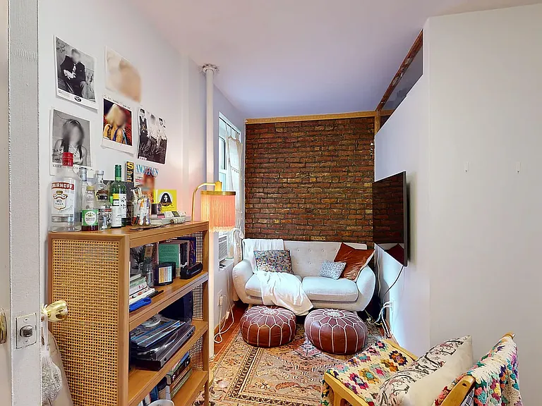 520 E 11th St #16 — Photo 3