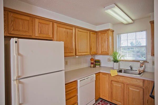 2nd image of 265 New Ludlow Rd APT C2