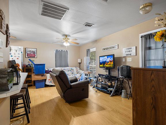 3rd image of 131 Lewis St