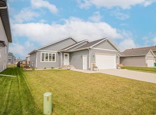 303 6th St E, Horace, ND 58047