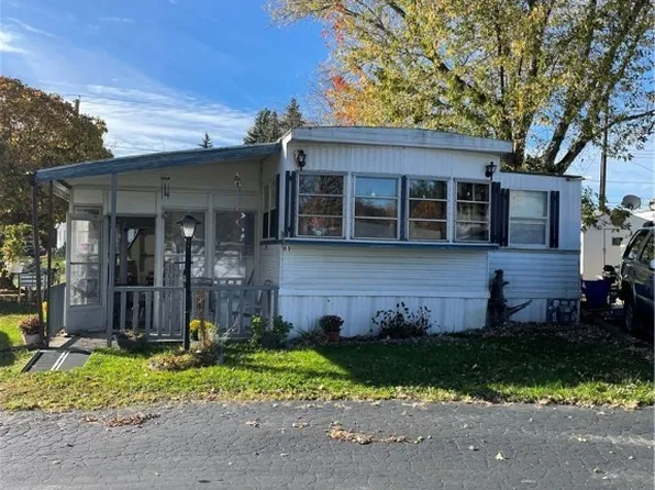 83 Andrus Cir, Silver Creek, NY 14136