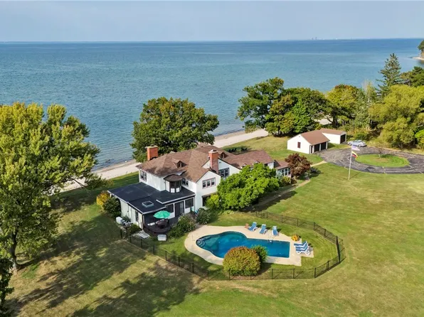 7176 Lake Shore Rd, Derby, NY 14047