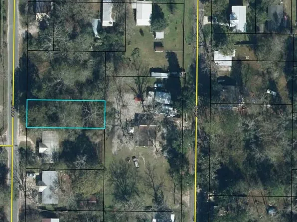 525 4th St, Chipley, FL 32428