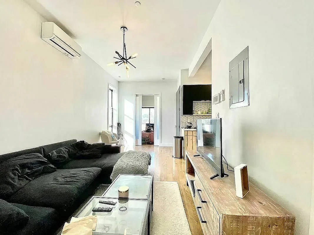 Building Photo - 370 Evergreen Ave #3B