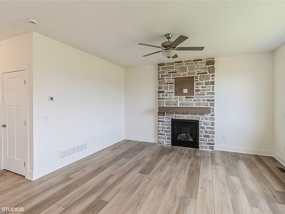 5th image of 2685 SE Florence Dr