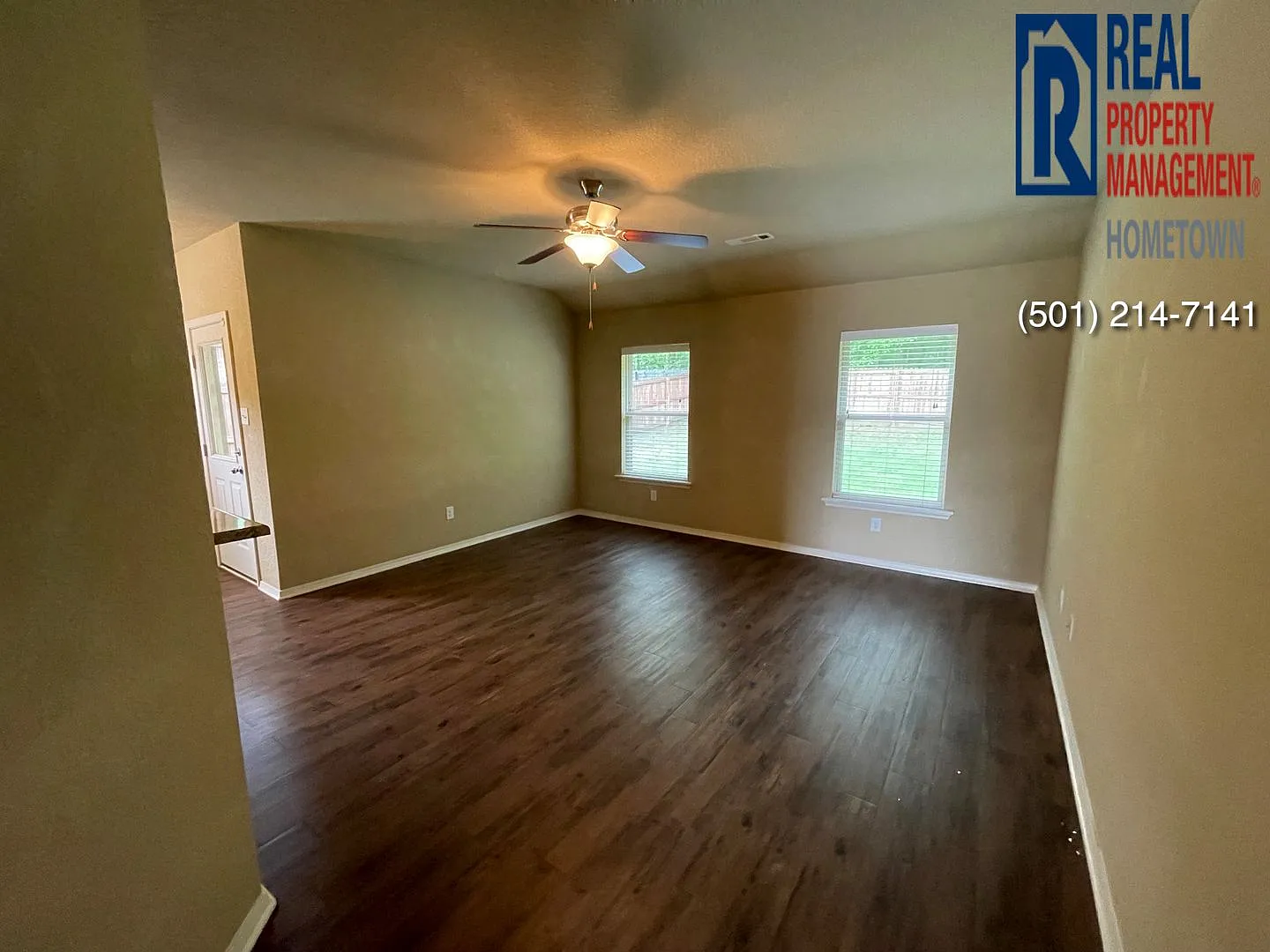 Lovely 3-Bed 2-Bath in Alexander! — Photo 3
