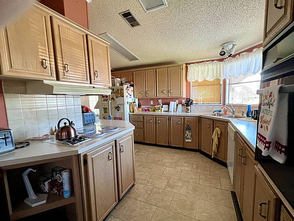 3rd image of 8211 Desoto Dr