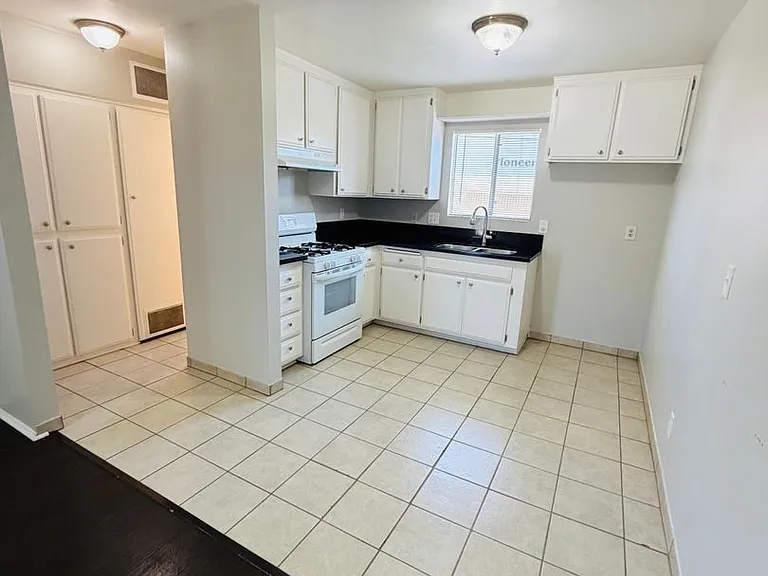 9242 Park St — Photo 4