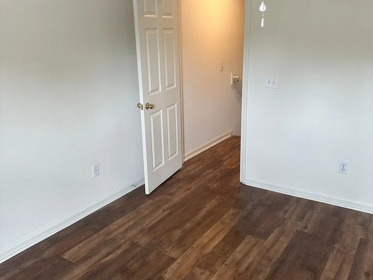 304 Southern Branch Ln — Photo 17