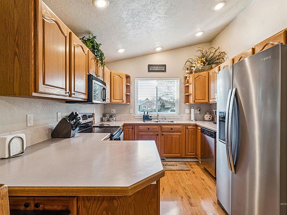 4th image of 1050 E Cougar Creek Ct