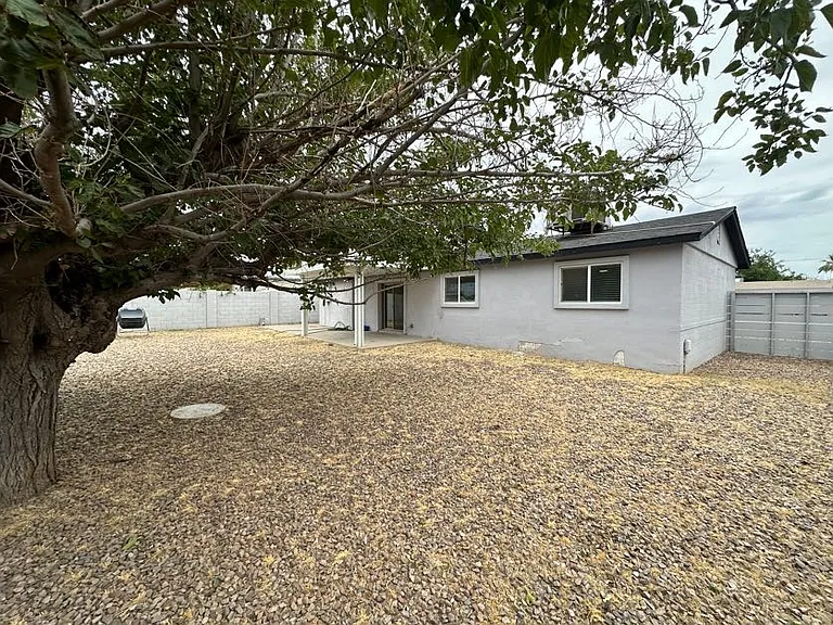 2315 E Marmora St — Photo 32