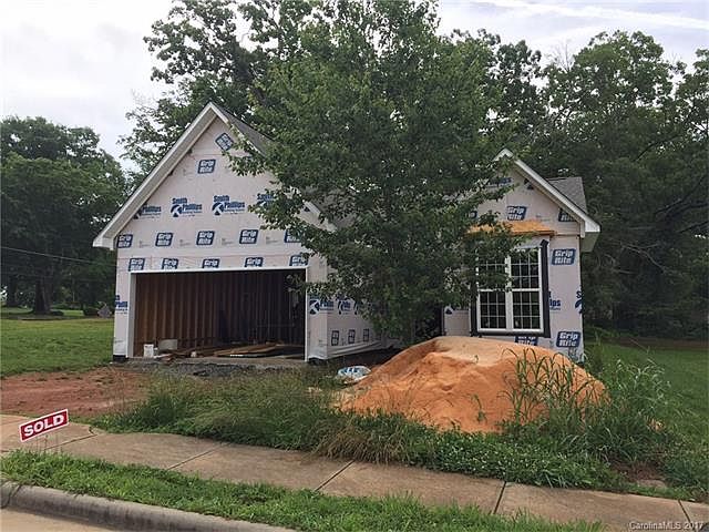 2nd image of 110 Sweet Oaks Ln