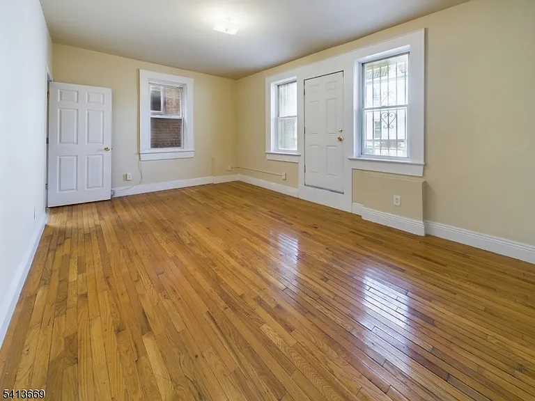 413-15 Dodd St #6 — Photo 8