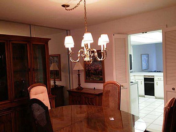 3rd image of 157 Old Meadow Dr