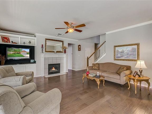 3rd image of 6607 Fox Glen Dr