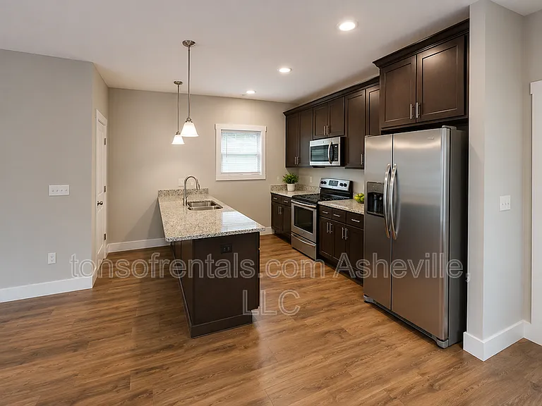 14 Cedar St — Photo 5