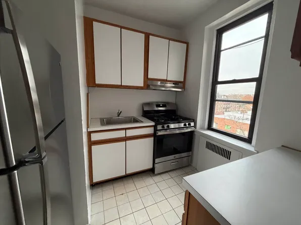 83-14 Lefferts Boulevard image 7 of 8