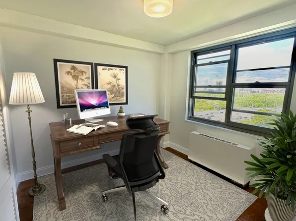 61-20 Grand Central Parkway image 4 of 9