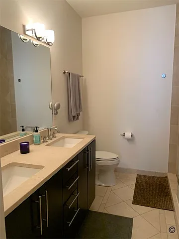 239 E Chicago St #206 — Photo 6