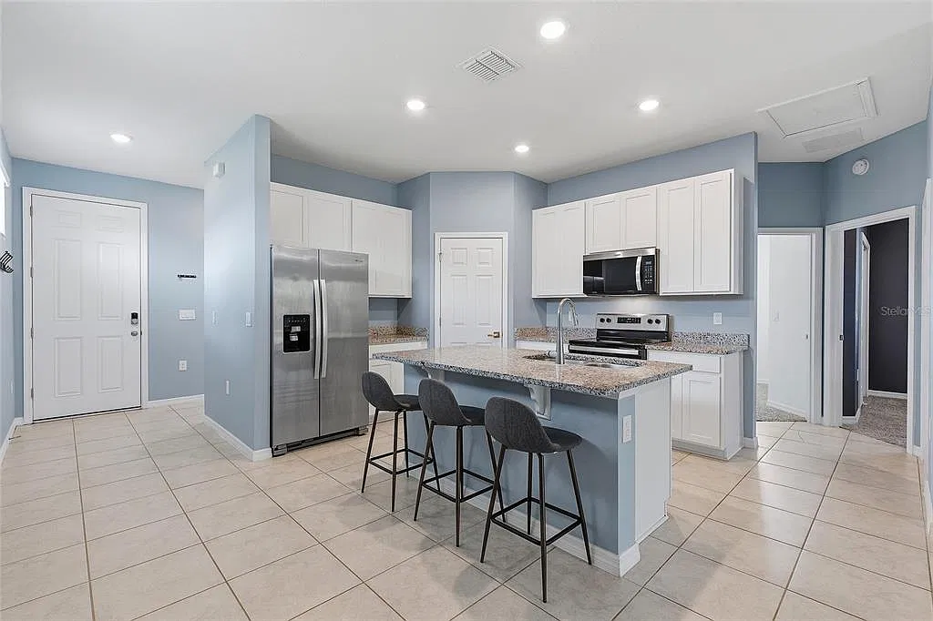 3 bed, 2.0 bath, 1480 sqft, $2,250 — Photo 3