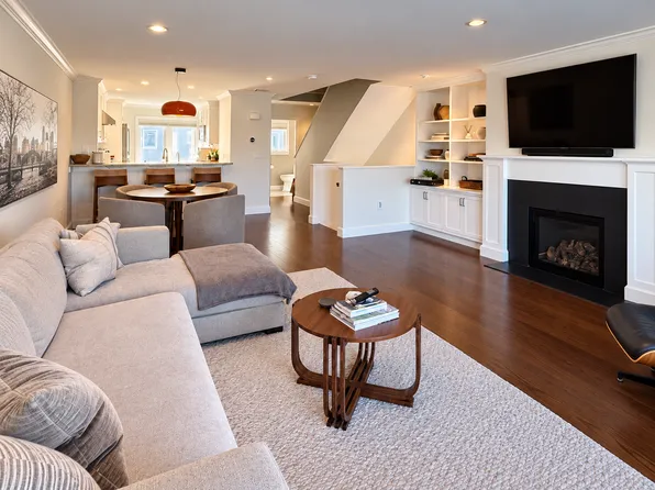 108 Chandlers Wharf, Portland, ME 04101