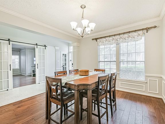 5th image of 4331 Broadleaf St