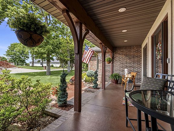 3rd image of 4227 Greenbriar Drive