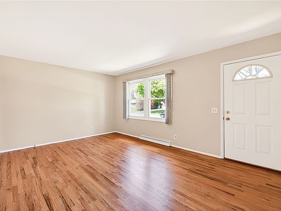 4th image of 335 Alfonso Dr