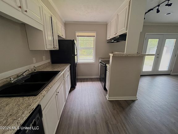 3rd image of 5812 Cypress Trl