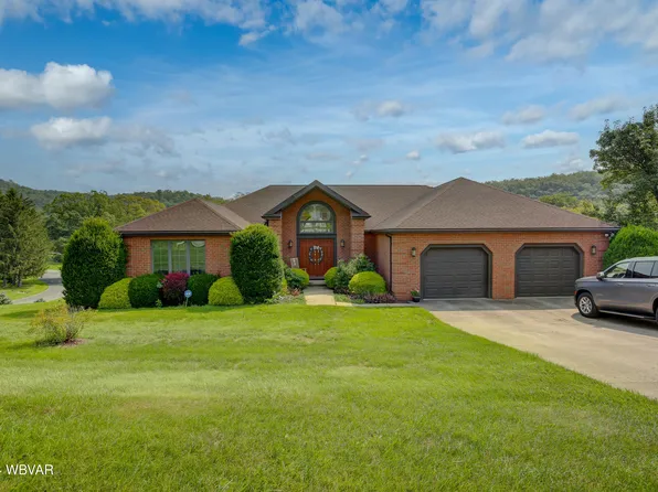 1009 S Oriole Cir, Lock Haven, PA 17745
