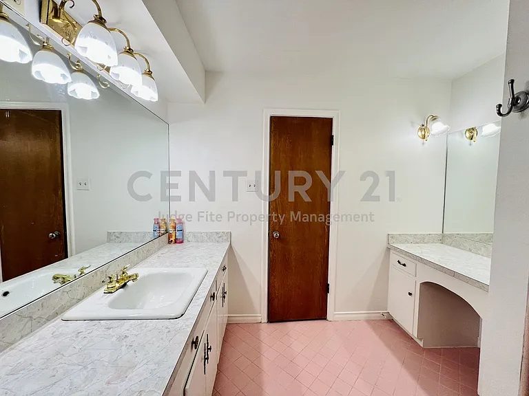 8715 Labron Ave — Photo 11
