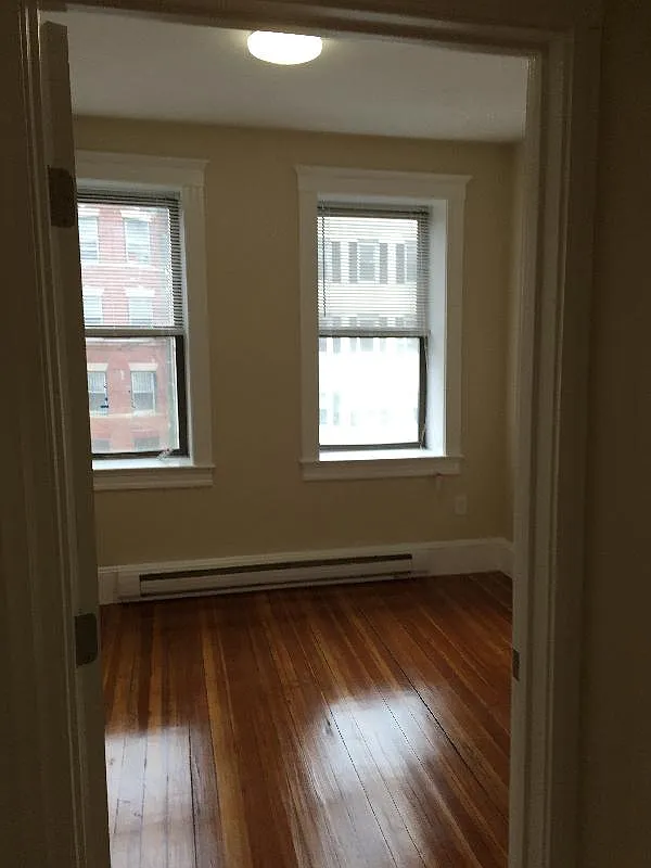 4 bed, 999 sqft, $4,000 — Photo 1