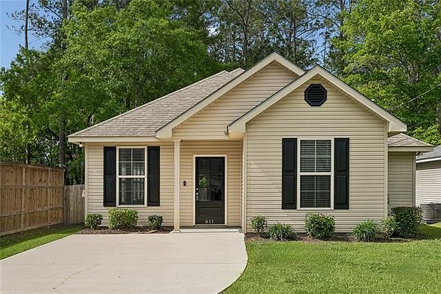 1st image of 611 Beaulieux St
