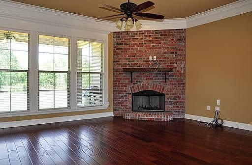 3rd image of 610 Manassa Cir