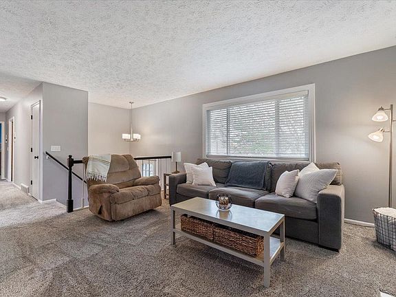 4th image of 7810 Elm Dr