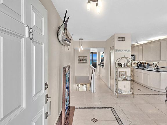 4th image of 520 N Ocean Boulevard #18