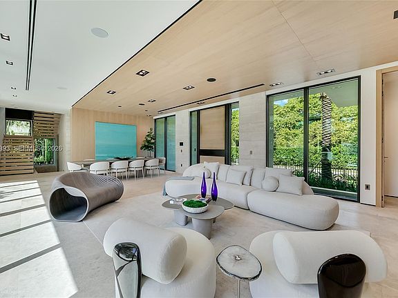 3rd image of 770 Lake Rd